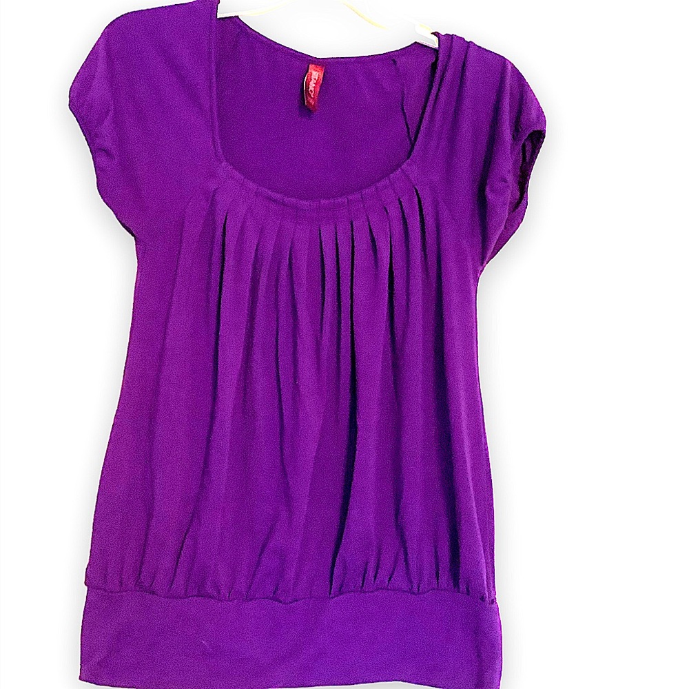 A shortsleeved fashion top from Fashion Bug. In excellent pre owned condition. - Picture 1 of 1